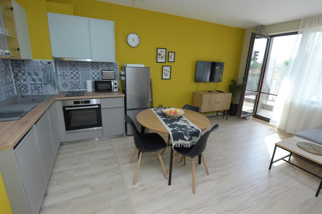 Kalina Apartment Kazanluk Bagian luar foto